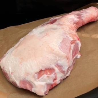 Խոզի Թև Ջեռոցում***